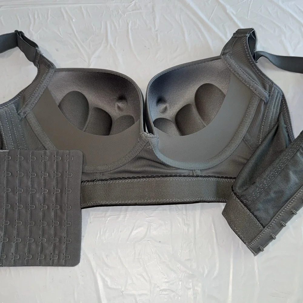 Gray Padded Under Wired T- shirt Bra Adjustable straps back closure zise 36/80.